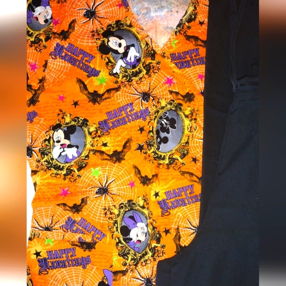 COPY - Disney's Mickey and Minnie mouse scrub set - Picture 2 of 2